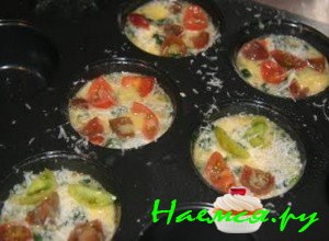 выложите помидоры в кекс - фото