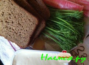 нарежьте хлеб и промойте зелень - фото