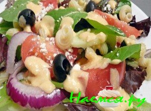 Греческий салат с макаронами
