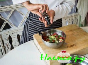 Посолите и поперчите овощи - фото