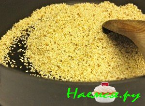 Обжарьте кунжут - фото