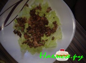  тунец выложите на капусту