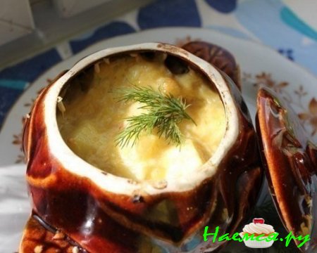 Мясное жаркое в горшочке