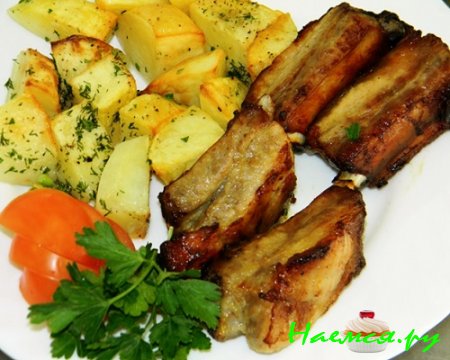 Картофель с мясом на ребрышках в мультиварке