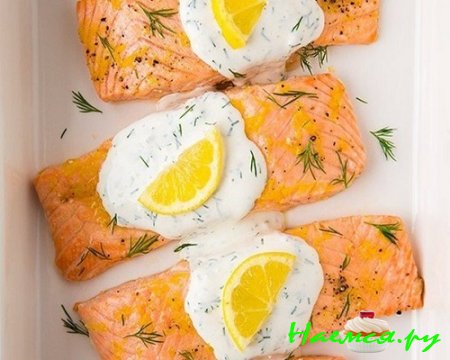 Запеченный лосось со сливочным соусом