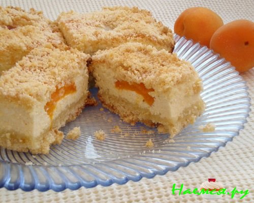 Песочный пирог с творогом и курагой фото