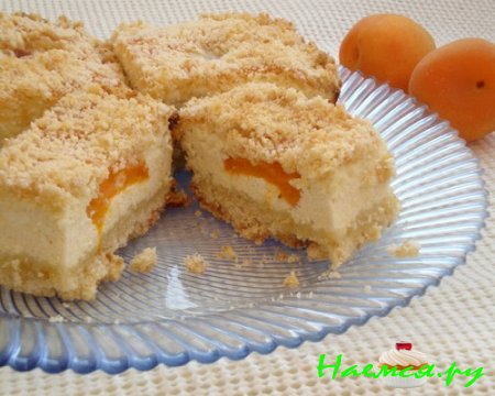 Песочный пирог с творогом и курагой