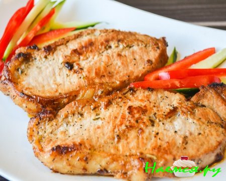 Стейки из свинины в маринаде