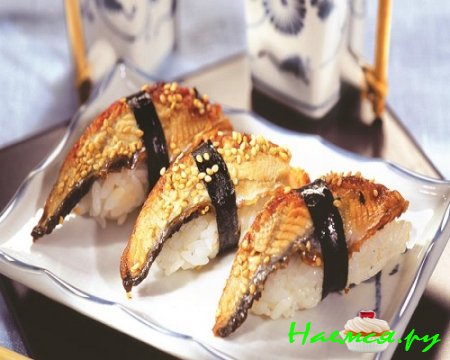 Нигири-суши с копченым угрем