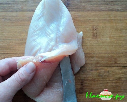 порежьте филе курицы