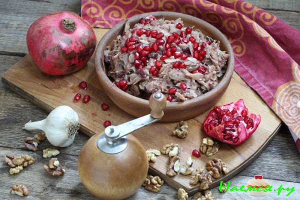 Лобио с грецкими орехами 