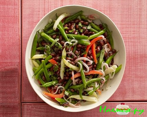 Салат из стручковой фасоли и сельдерея фото