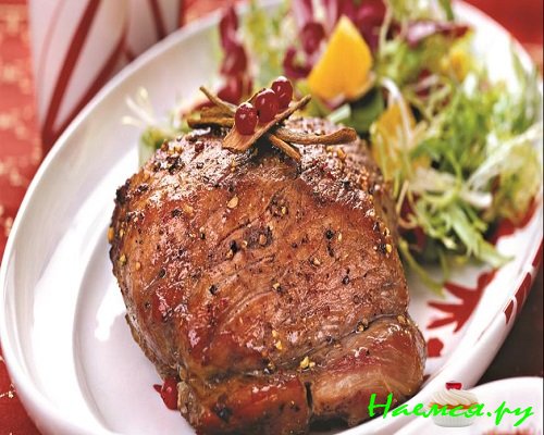 Свинина с брусничным соусом фото