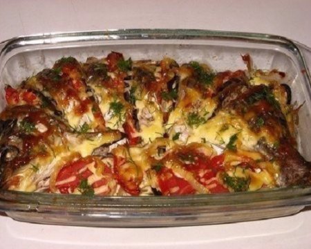 Запеченный карп с овощами