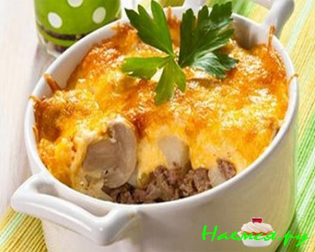 Мясо с овощами в горшочках под сыром