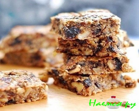 Десерт из овсяных хлопьев и чернослива