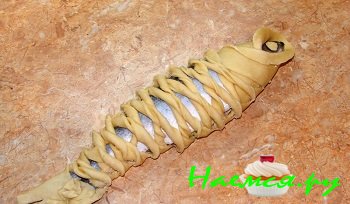 Рыба, обёрнутая в слоеное тесто