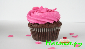 Маффины c шоколадом и малиновым кремом